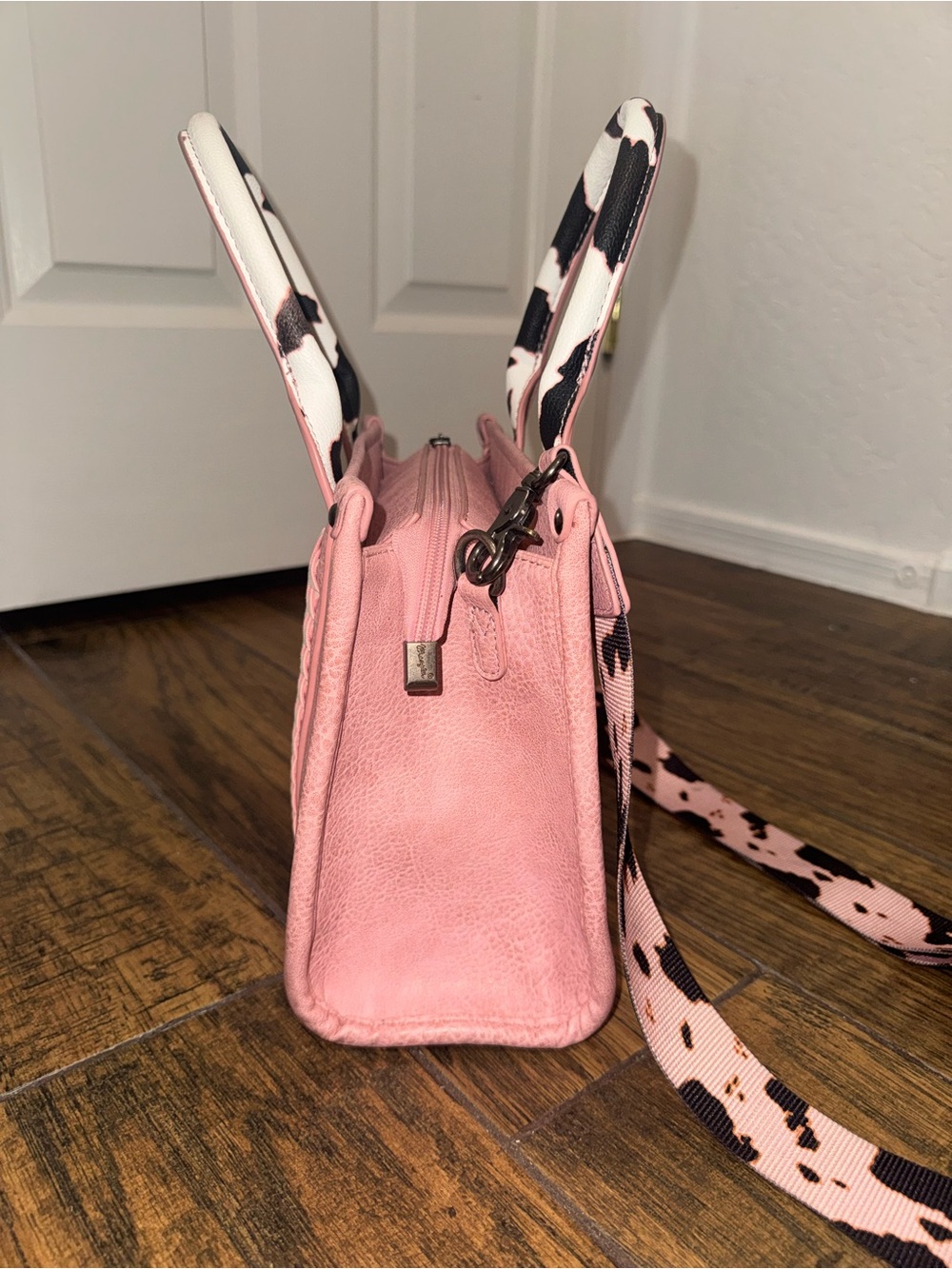 Wrangler Pink Purse with Cowhide-Print Accents - Picture 3 of 7